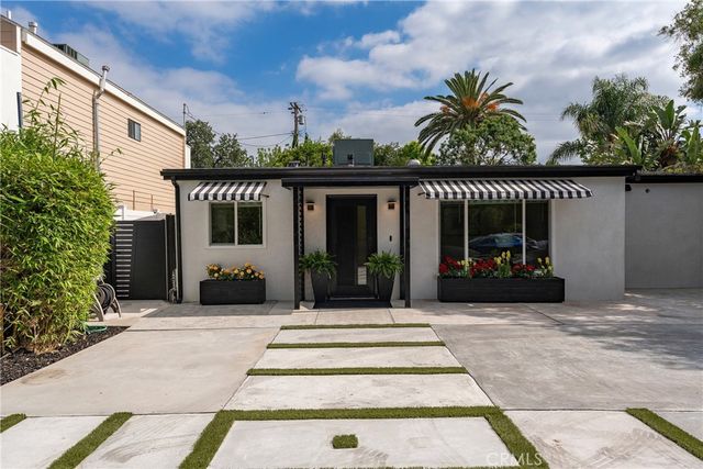 22432 Burbank, Woodland Hills, CA 91367
