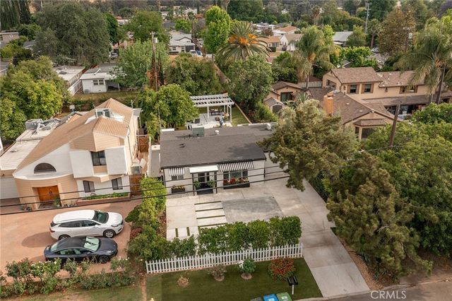 22432 Burbank, Woodland Hills, CA 91367