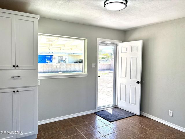 414 Mooreland Street, El Paso, TX 79907