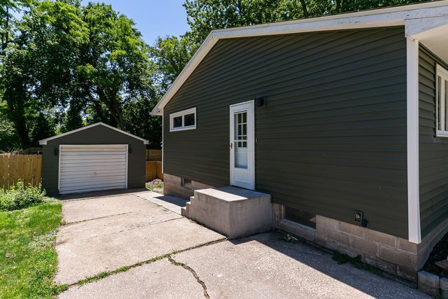 226 33rd Avenue, Moline, IL 51265
