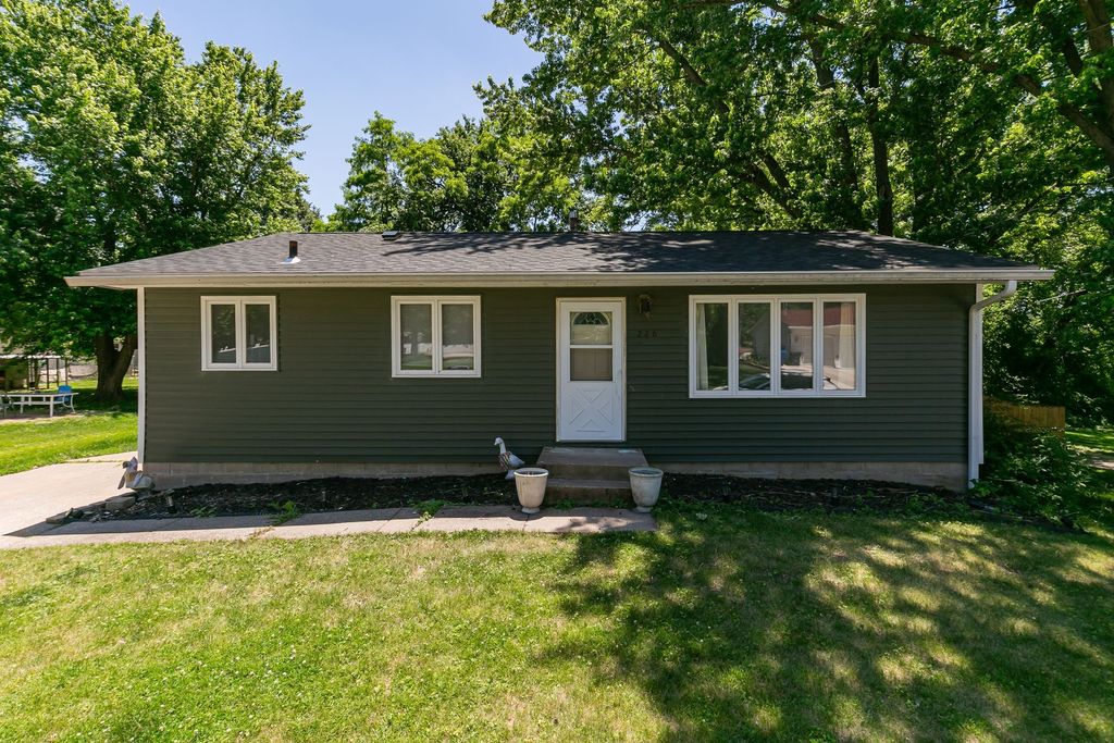226 33rd Avenue, Moline, IL 51265
