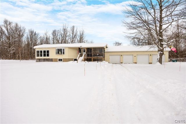 18 Biddlecum Road, Schroeppel, NY 13132