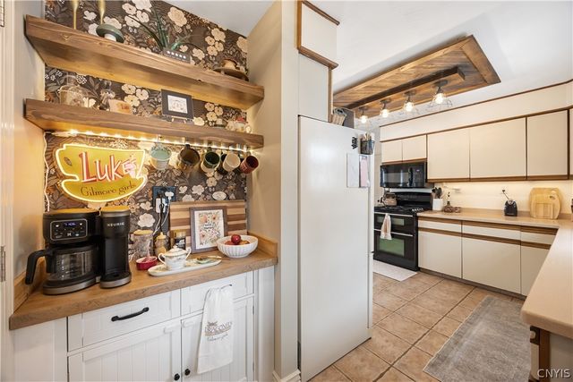 18 Biddlecum Road, Schroeppel, NY 13132