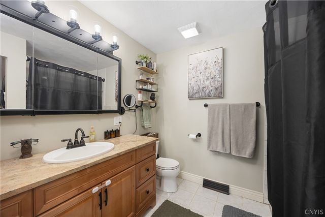 18 Biddlecum Road, Schroeppel, NY 13132