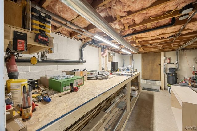 18 Biddlecum Road, Schroeppel, NY 13132