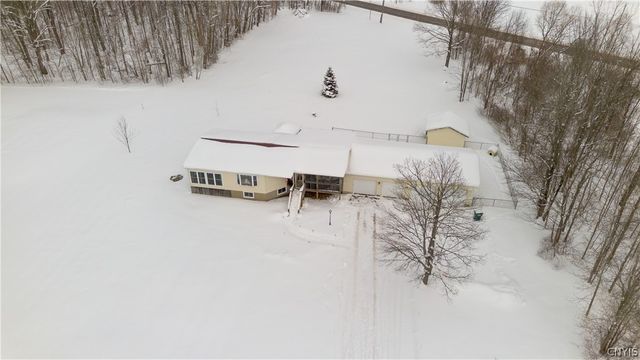 18 Biddlecum Road, Schroeppel, NY 13132