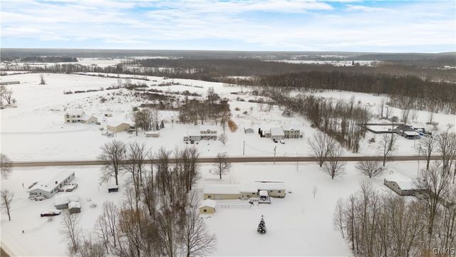 18 Biddlecum Road, Schroeppel, NY 13132