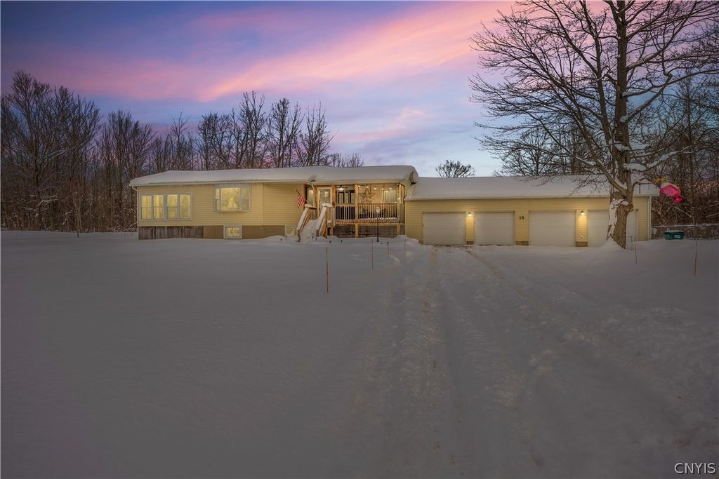 18 Biddlecum Road, Schroeppel, NY 13132