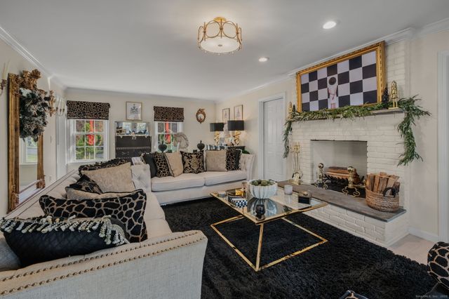 9 Essex Hills Drive, Essex, CT 06426