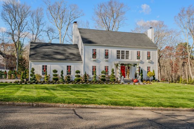 9 Essex Hills Drive, Essex, CT 06426