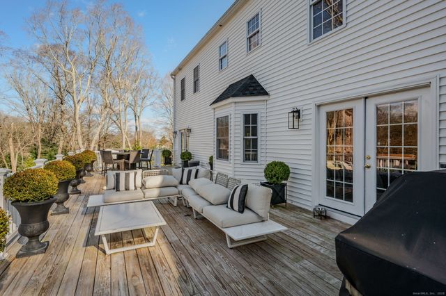 9 Essex Hills Drive, Essex, CT 06426