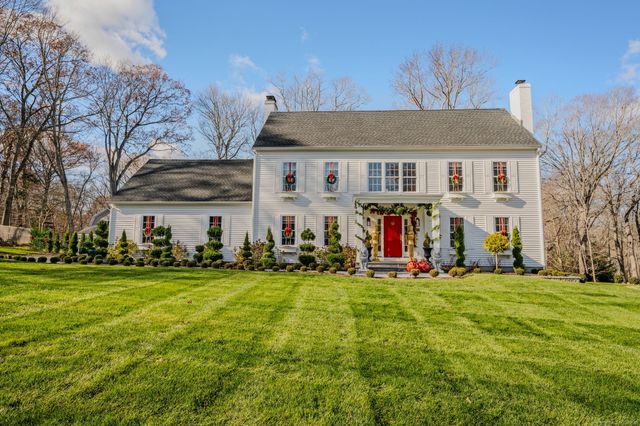 9 Essex Hills Drive, Essex, CT 06426