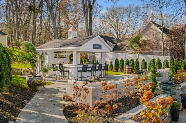 9 Essex Hills Drive, Essex, CT 06426