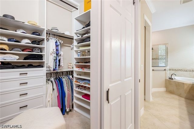 12836 Kinross LN, Naples, FL 34120