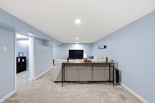 1204 Carlimar Ln, Louisville, KY 40222