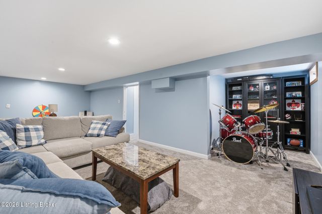 1204 Carlimar Ln, Louisville, KY 40222