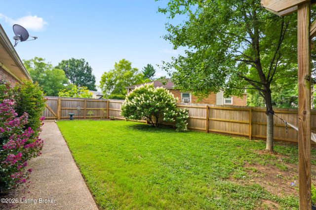 1204 Carlimar Ln, Louisville, KY 40222