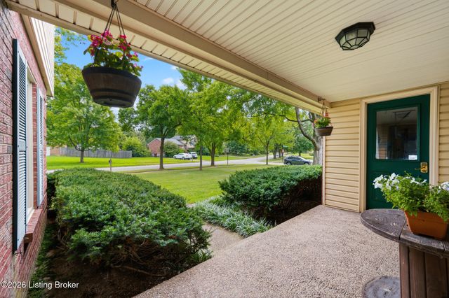 1204 Carlimar Ln, Louisville, KY 40222