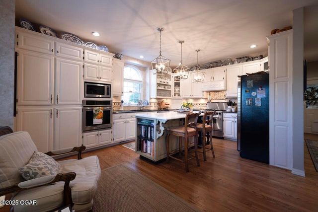 2012 Beau Drive, Carthage, MO 64836