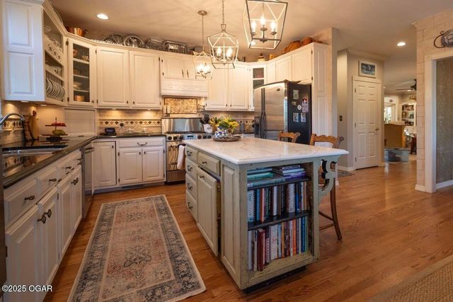 2012 Beau Drive, Carthage, MO 64836