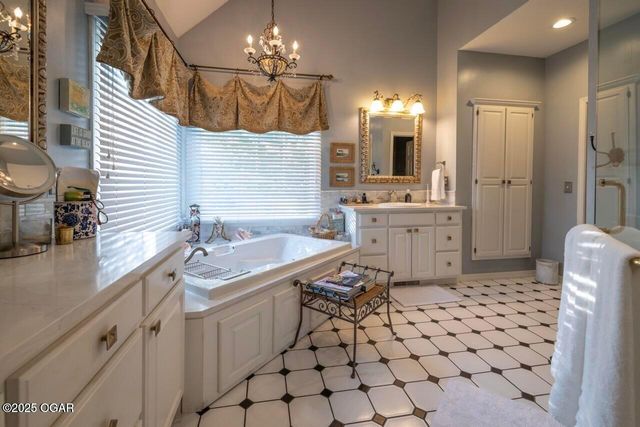 2012 Beau Drive, Carthage, MO 64836