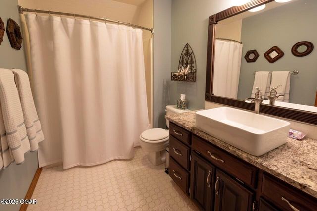 2012 Beau Drive, Carthage, MO 64836