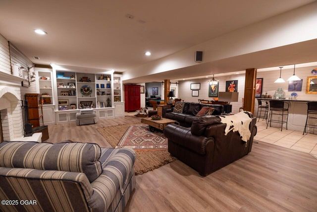 2012 Beau Drive, Carthage, MO 64836