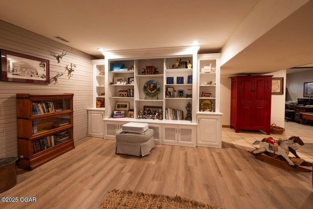 2012 Beau Drive, Carthage, MO 64836