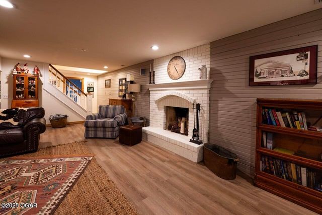 2012 Beau Drive, Carthage, MO 64836