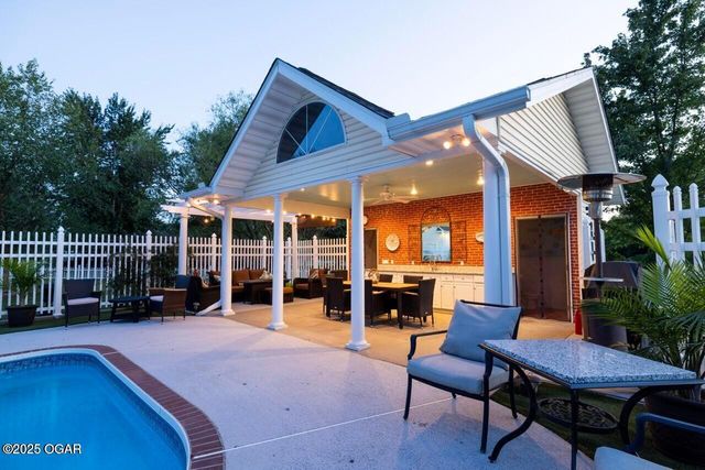 2012 Beau Drive, Carthage, MO 64836