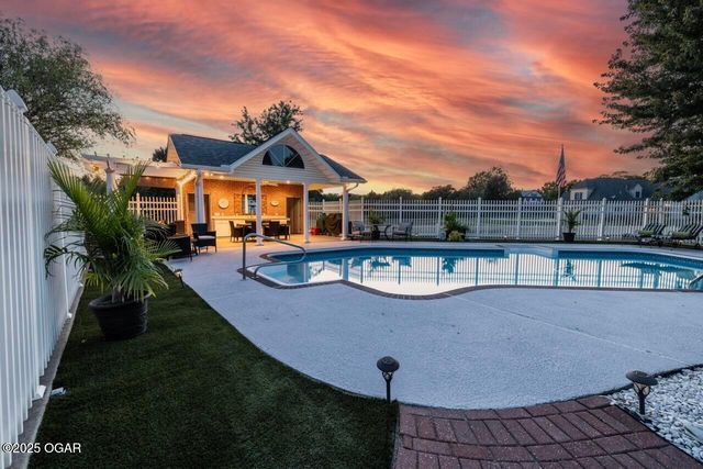 2012 Beau Drive, Carthage, MO 64836