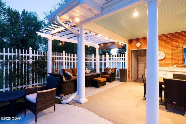 2012 Beau Drive, Carthage, MO 64836