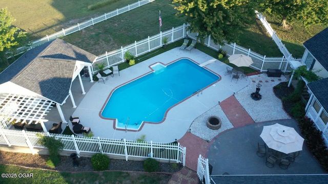 2012 Beau Drive, Carthage, MO 64836