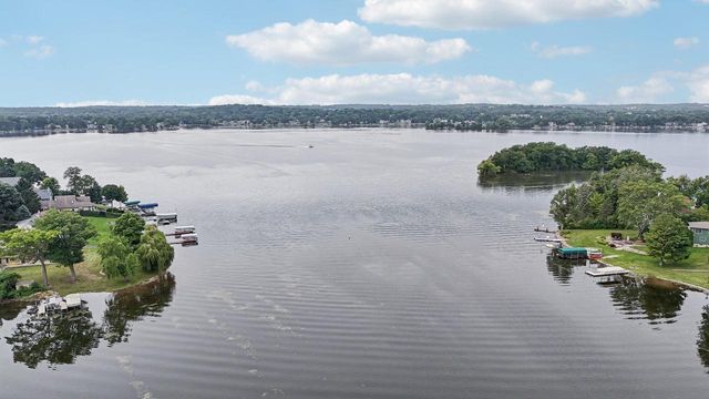 S73W17268 Lake DRIVE, Muskego, WI 53150