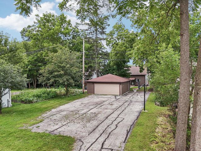 S73W17268 Lake DRIVE, Muskego, WI 53150