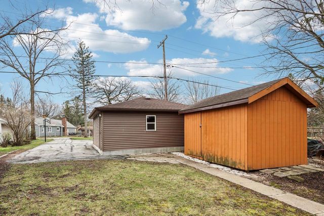 S73W17268 Lake DRIVE, Muskego, WI 53150