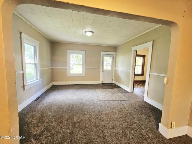 425 E 21st Street, Baxter Springs, KS 66713