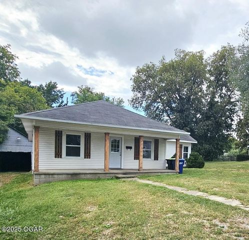 425 E 21st Street, Baxter Springs, KS 66713