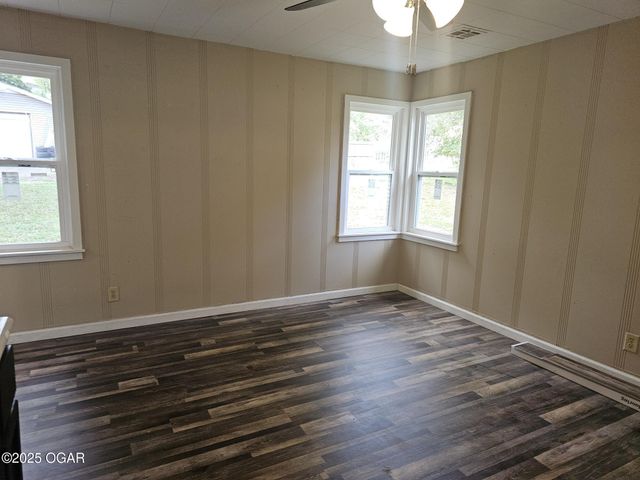 425 E 21st Street, Baxter Springs, KS 66713