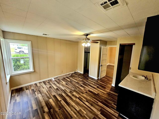 425 E 21st Street, Baxter Springs, KS 66713