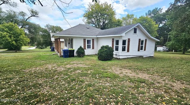 425 E 21st Street, Baxter Springs, KS 66713