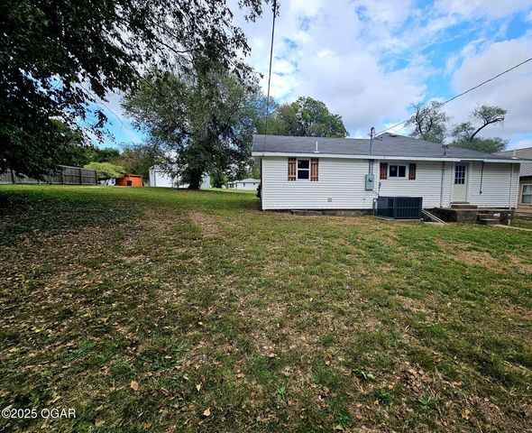 425 E 21st Street, Baxter Springs, KS 66713