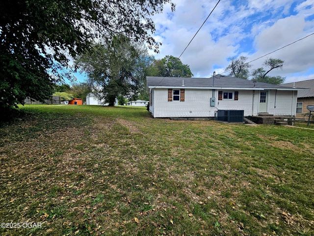 425 E 21st Street, Baxter Springs, KS 66713