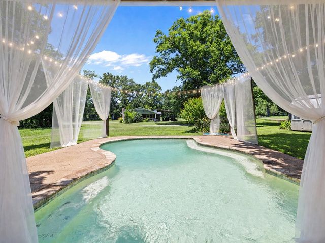 325 County Road 1081, Carthage, TX 75633