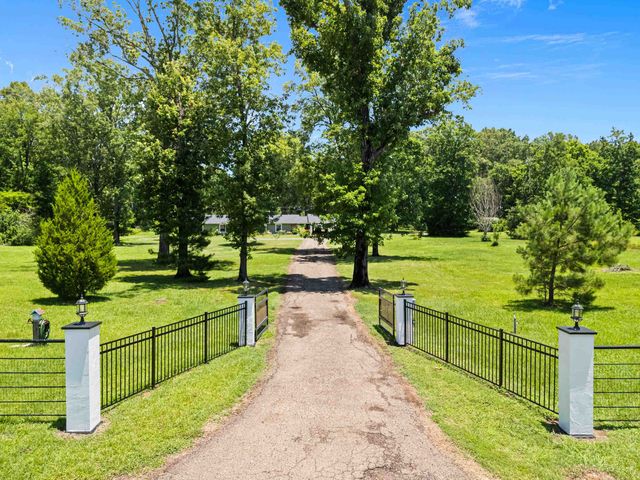 325 County Road 1081, Carthage, TX 75633