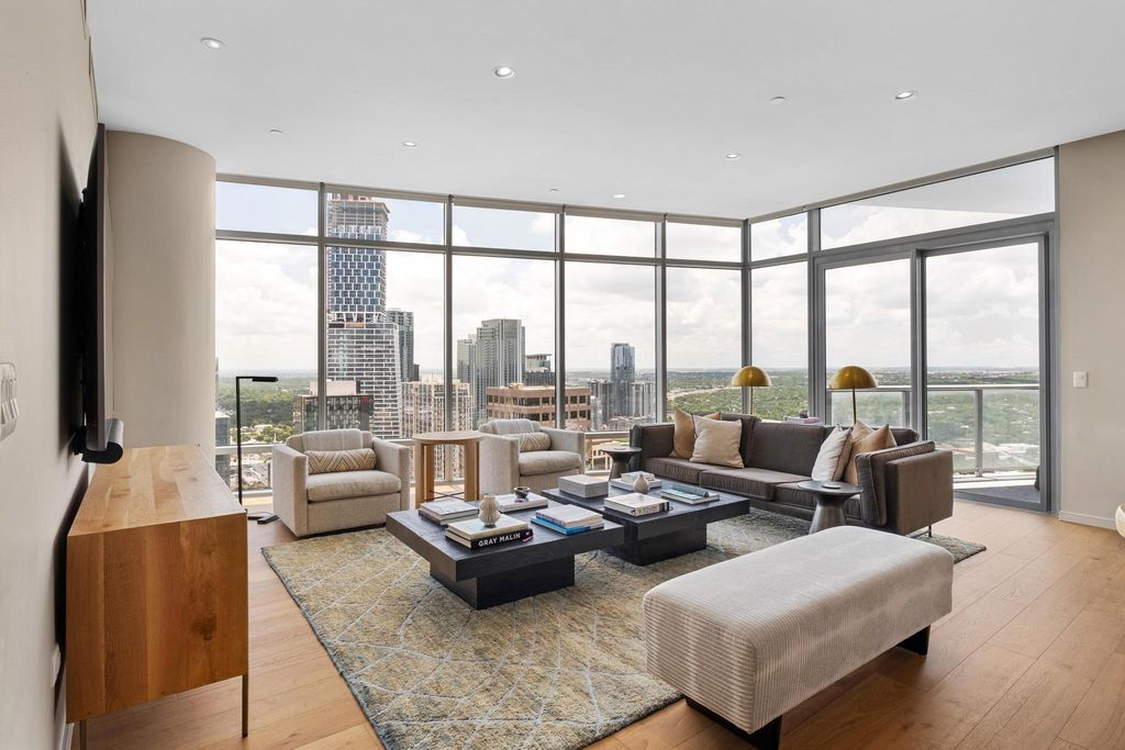 200 Congress Ave 37H, Austin, TX 78701