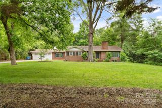 121 33rd Avenue NE, Hickory, NC 28601