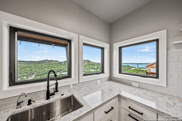 1053 Ledge Path, Canyon Lake, TX 78133