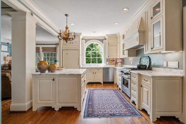 3519 Woodmont Blvd, Nashville, TN 37215