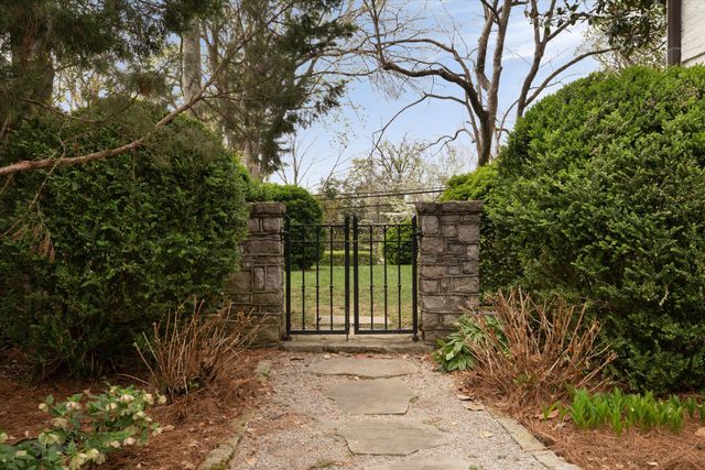 3519 Woodmont Blvd, Nashville, TN 37215